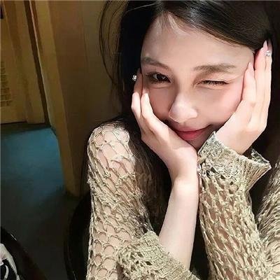 靓妹有难 海报
